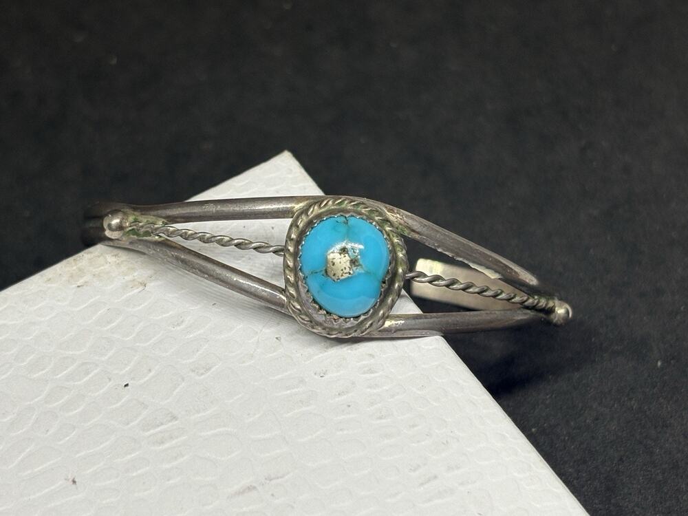 VINTAGE OLD PAWN NATIVE AMERICAN NAVAJO BESBEE TURQUOISE STERLING CUFF BRACELET